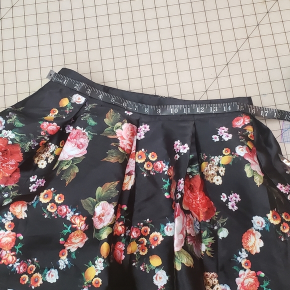 Teeze Me Floral pleated skirt size 11/13 - Picture 3 of 5